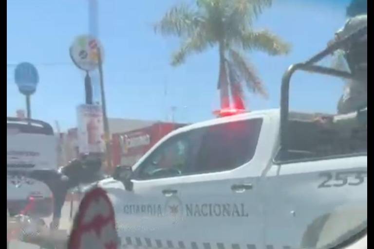 Patrulla de la Guardia Nacional embiste a motociclista en cruce vial de Culiacán
