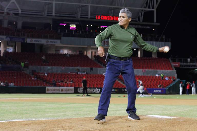 Rinde Venados homenaje a trayectoria del fotoperiodista Andrés García