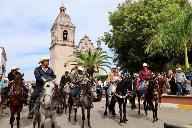 Celebran con entusiasmo la tradicional cabalgata en honor a San Sebastián en Concordia