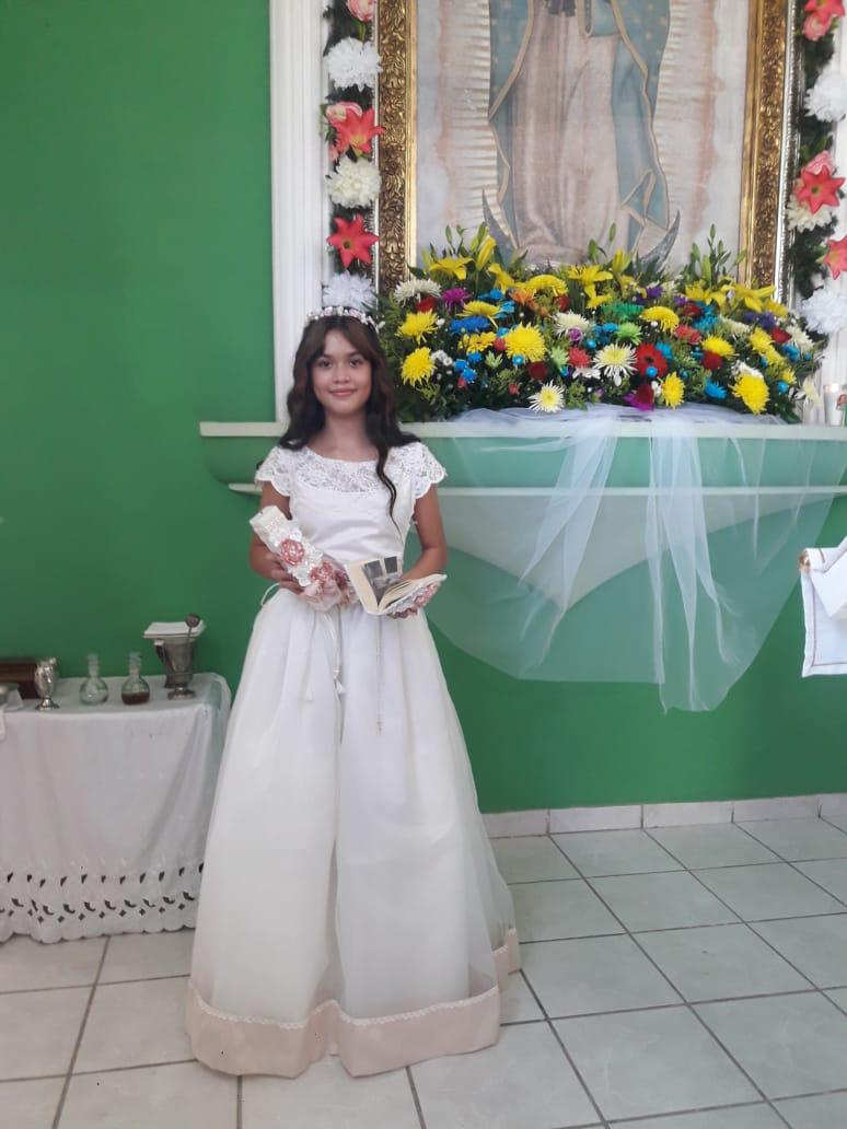 $!Nahomy Guadalupe Ibarra Pérez el día de su primera comunión.