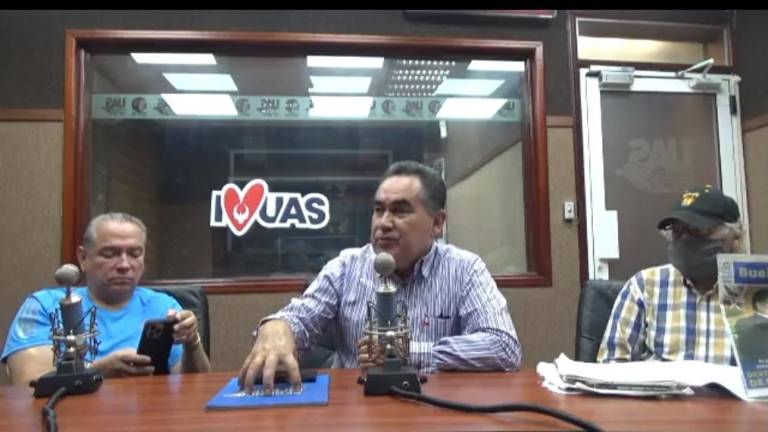 El Rector Jesús Madueña Molina acudió a una entrevista en un programa radiofónico de la UAS.