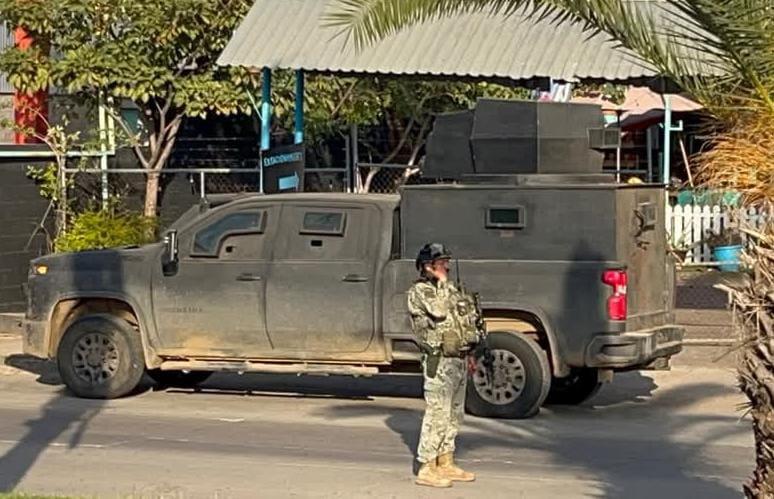 $!Agentes federales aseguran taller e incautan vehículos blindados en La Marina Mazatlán