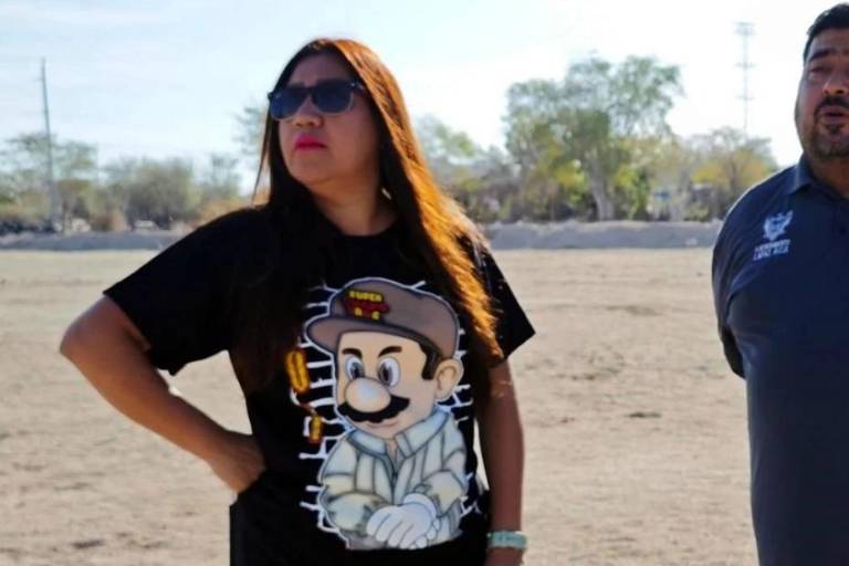 Regidora de La Paz viste playera alusiva a ‘El Chapo’ durante actos oficiales