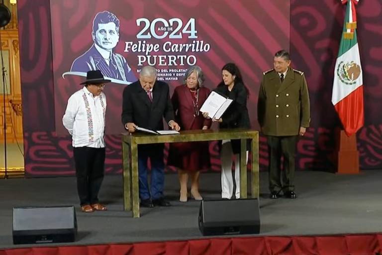 López Obrador firma reformas de la Guardia Nacional y de pueblos indígenas