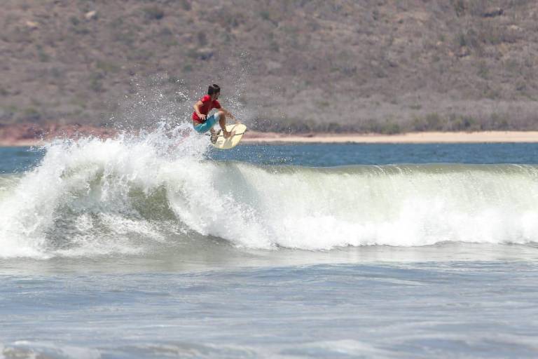 Amantes a las olas cerrarán este fin de semana en Mazatlán el Campeonato Estatal de Surfing