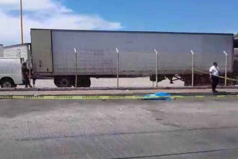 Adulto mayor muere atropellado por tráiler en Mazatlán