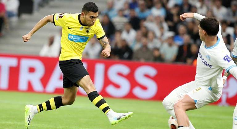 Orbelín Pineda anota en la Europa League