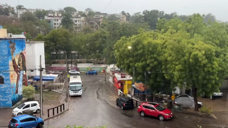A pesar de las lluvias registradas este lunes, la SEPyC no canceló clases este lunes en Sinaloa.