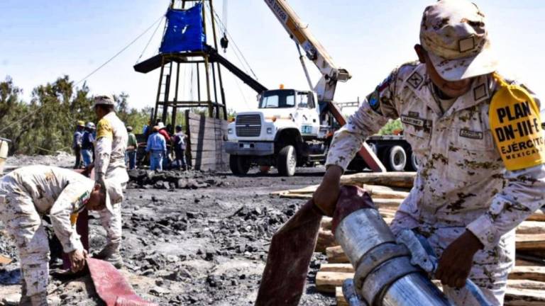 ‘Hoy es un día decisivo’, dice AMLO por rescate de 10 mineros atrapados en pozos de carbón en Coahuila