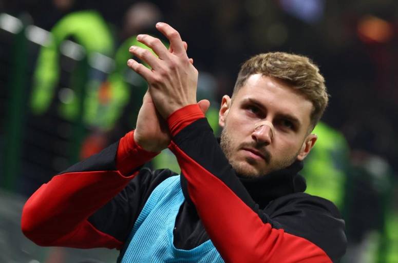 Santiago Giménez se queda sin técnico