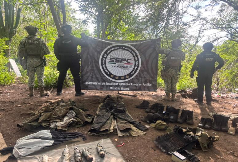 $!Incautan fuerzas federales arsenal, drones y vehículo blindado en Rosario y Concordia