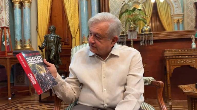 El Presidente Andrés Manuel López Obrador celebra que su libro ¡Gracias! no haya sido censurado.