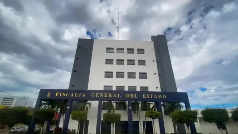 La Fiscalía de Sinaloa investiga dos homicidios y el hallazgo de restos óseos tras hechos del domingo.