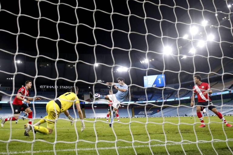 El Manchester City se olvida del tropiezo ante el United y golea al Southampton en la Premier