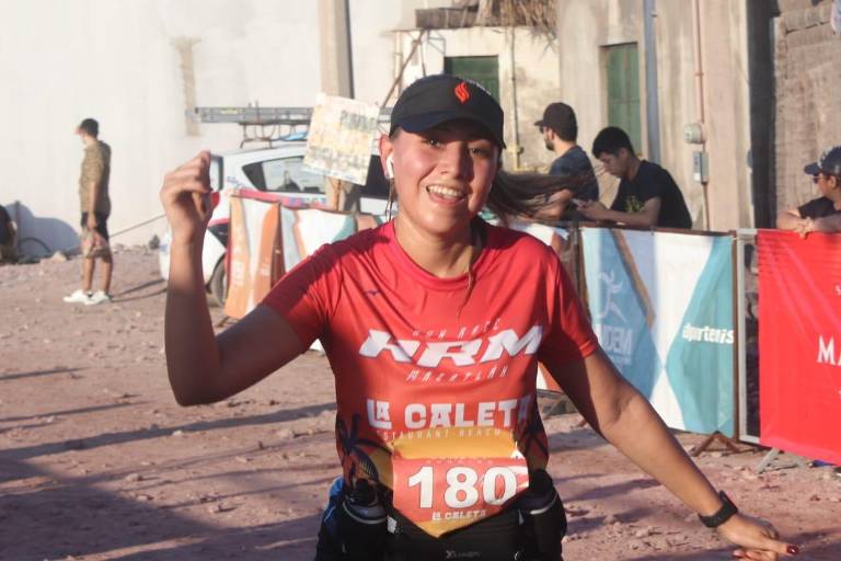 Cientos de atletas participan en la Run Race RRM Mazatlán Sunset Running