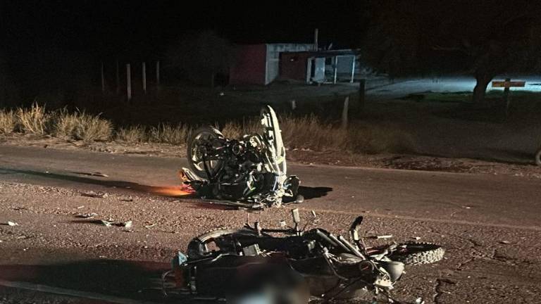 Dos jóvenes murieron y un menor resultó herido tras el choque frontal de dos motocicletas en la zona de La Florida, Ahome.