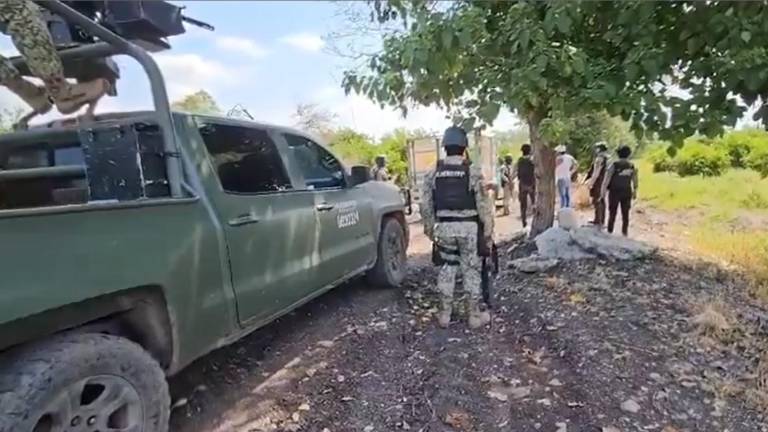 El convoy militar fue atacado con balas disparadas desde drones y explosivos colocados sobre los caminos de terracería.