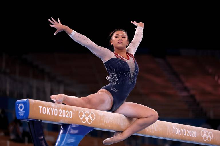 Sunisa Lee es la reina de la gimnasia artística en Tokio 2020; brasileña Rebeca Andrade gana la plata