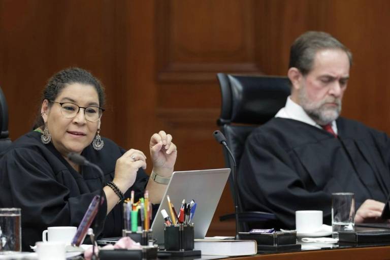 Batres acusa a la Corte de excluirla y confabular con empresas de Salinas Pliego