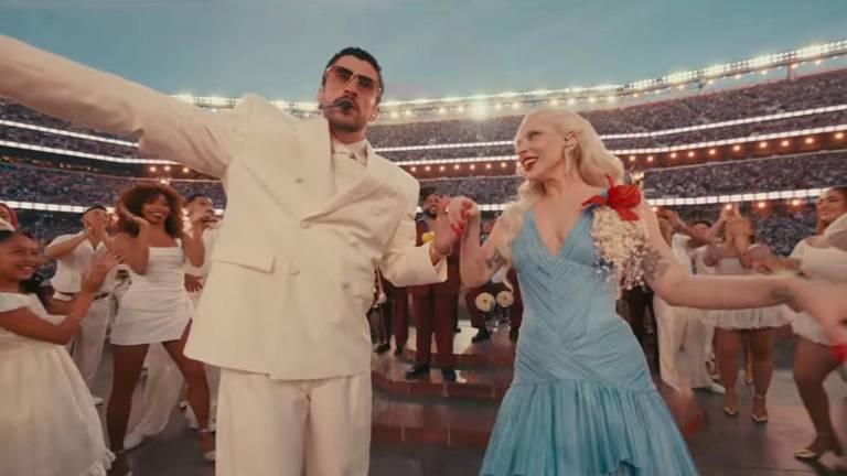 Bad Bunny y Lady Gaga durante el show de medio tiempo del Super Bowl LX.