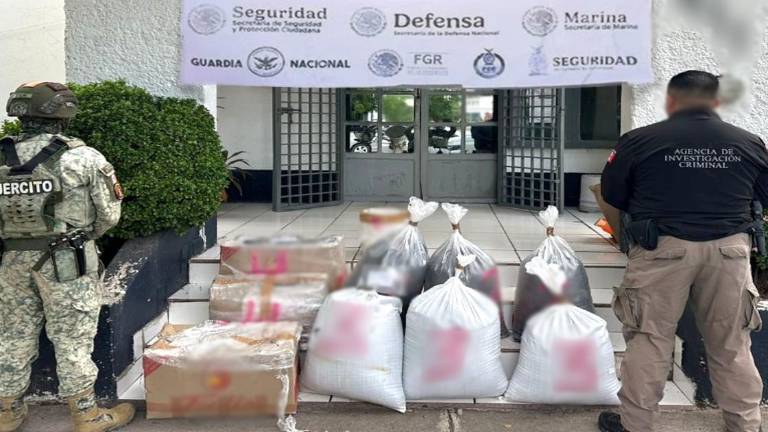 Autoridades aseguraron más de 200 kilos de presunta metanfetamina durante un cateo en un domicilio de Guamúchil.