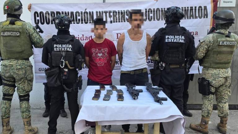 Armas largas y municiones aseguradas por el Grupo de Operaciones Especiales en la colonia Toledo Corro.