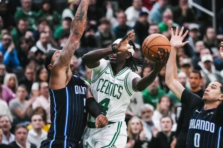 Boston Celtics dominan la segunda mitad y vencen a Orlando Magic en el Juego 1