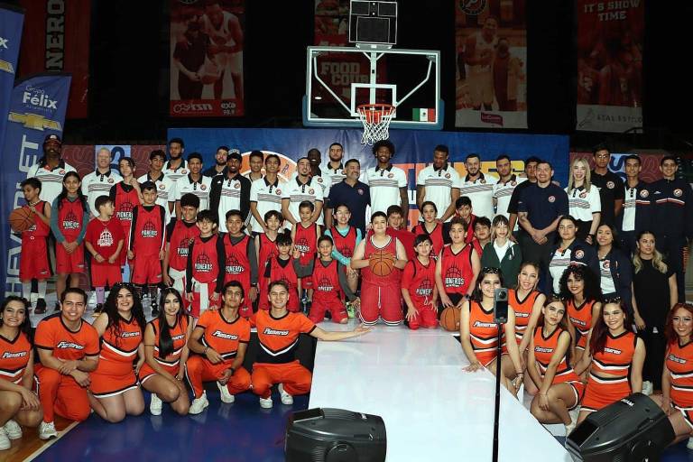 Pioneros realiza presentación oficial de su plantel
