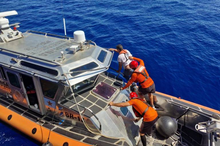 Marina realiza dos acciones de rescate en la mar cerca de Mazatlán