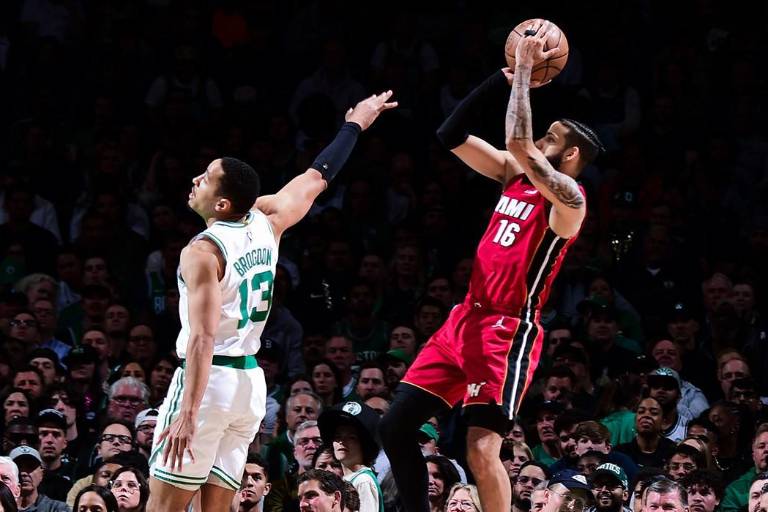 Miami remonta ante Boston y logra un 2-0 clave en la serie