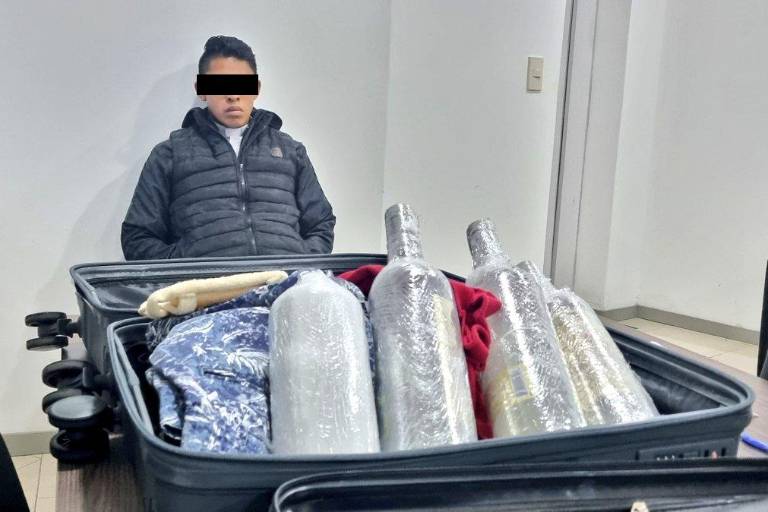Detienen a mexicano que intentó ingresar a Paraguay con droga oculta en botellas de tequila