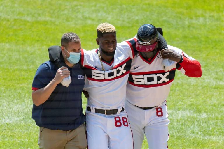 Luis Robert perdería varios meses por lesión en la cadera