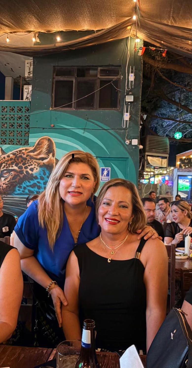 $!Claudia Camarena felicita a su tocaya.