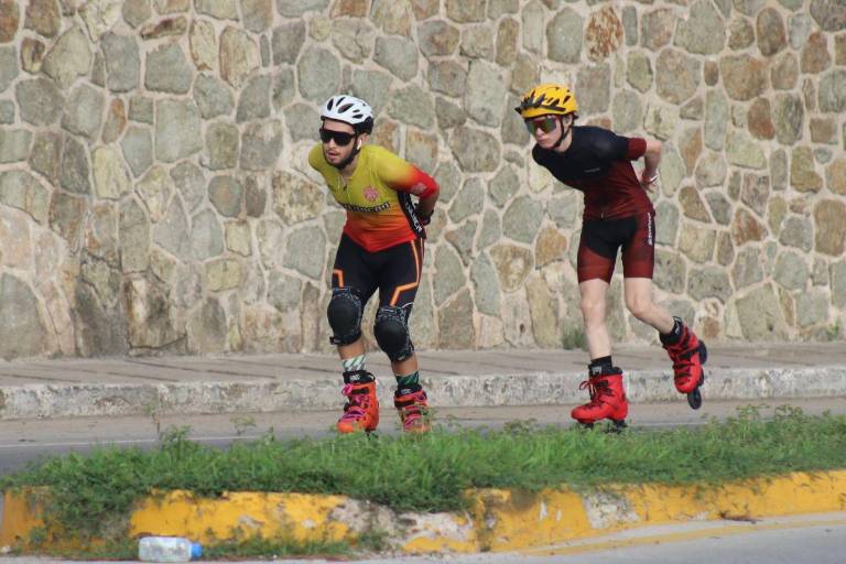 Llenan rollers de buena vibra el Malecón de Mazatlán con el 21K Patinamaz