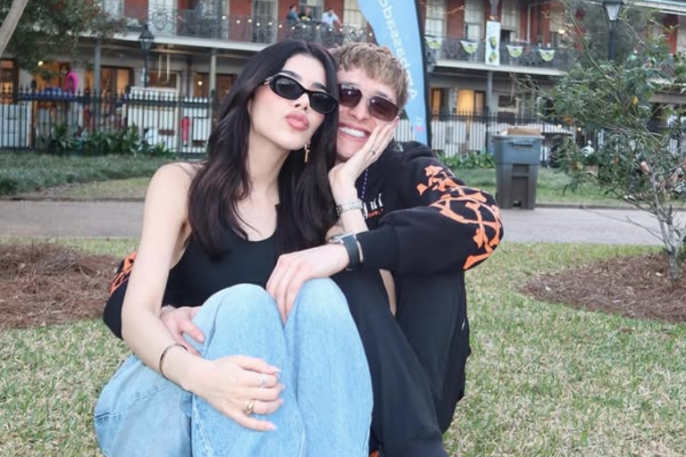 Convive Kenia Os con mamá de Peso Pluma, y desatan rumores de boda