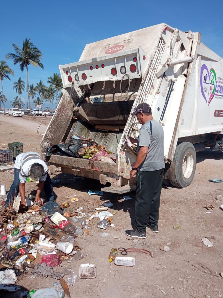 $!Retiran 70 toneladas de basura en playa, tras culminar Fiestas del Mar de las Cabras
