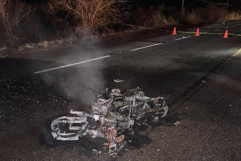 Menor y un joven mueren en choque entre moto y camioneta en Mazatlán