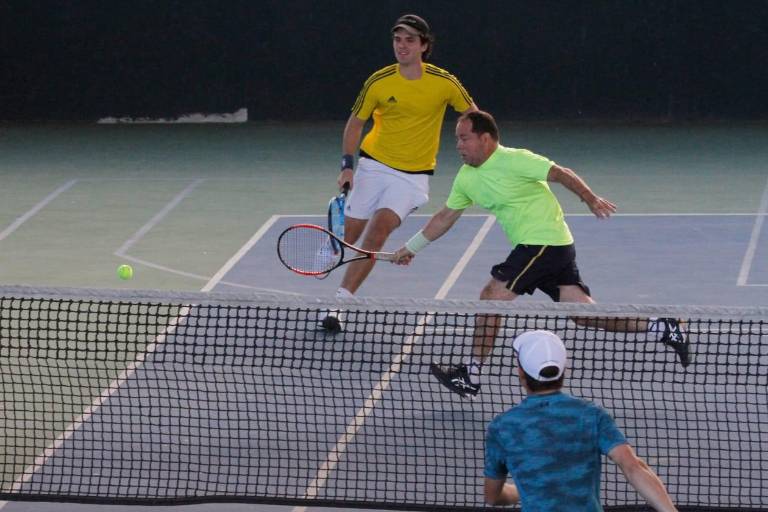 Sellan Jorge Becerra y Antonio Medrano importante resultado en el Bajo Techo