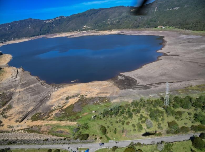 $!Los embalses Chuza y San Rafael, principales fuentes hídricas de Bogotá, bajaron a niveles críticos durante la sequía de los primeros meses del 2024.