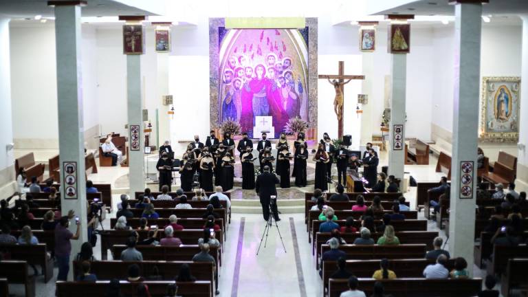 El Coro de Ópera de Sinaloa de ofrece una emotiva interpretación de la última obra de Mozart.