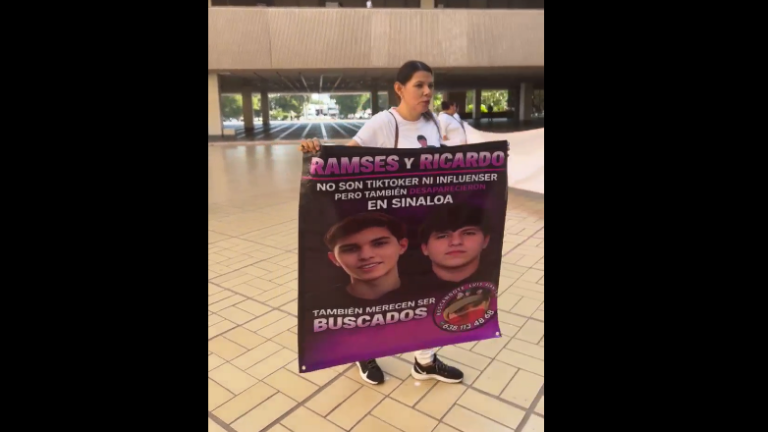 Manifestación en Palacio de Gobierno por casos de desaparecidos en Culiacán.