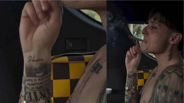 Peso Pluma tiene un nuevo tatuaje.
