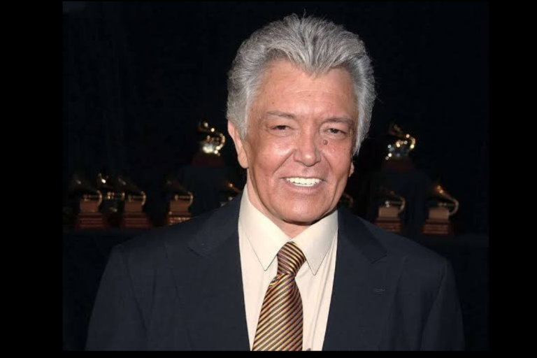 Hospitalizan al cantante Alberto Vázquez por cateterismo en una pierna