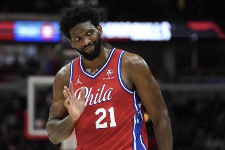 Los 76ers superaron a los Bucks sobre el cierre y estiraron su racha ganadora