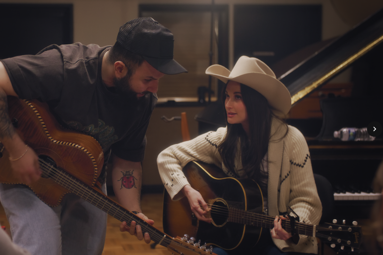 Presenta Carín León su dueto con Kacey Musgraves