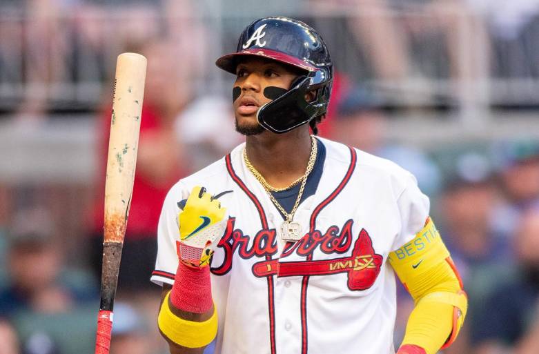 Ronald Acuña Jr. truena con su bate, pero los Bravos insisten en llevarlo con calma