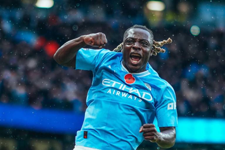 Manchester City golea al Bournemouth y se apodera de la cima