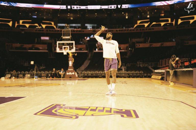 Los sorprendentes Lakers buscarán Las Finales ante los favoritos Nuggets