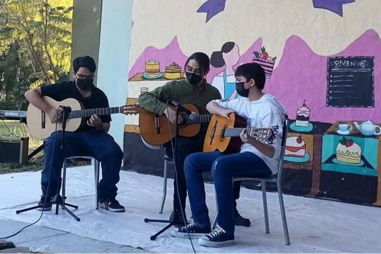 Realizan jornada artística alumnos de los talleres del EVA