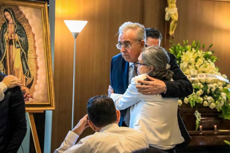 ‘Fue mi amigo siempre’, dice Rocha Moya en funeral de Aguilar Padilla